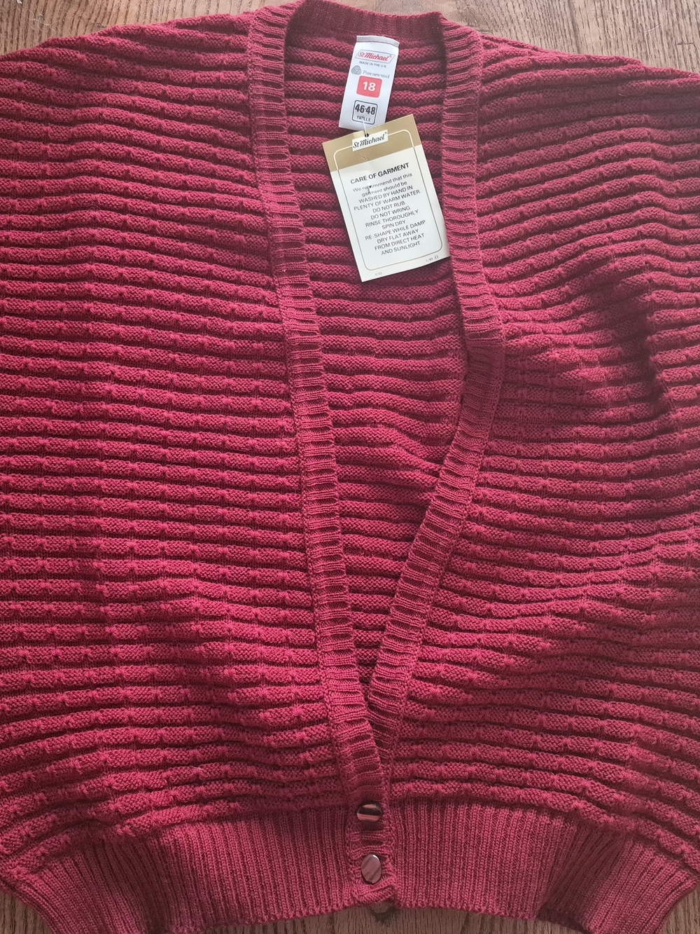 Women's Raspberry Textured V-Neck Cardigan with Buttons